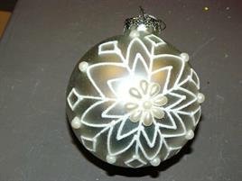 4 SFERE VETRO CM.10 ARGENTO OPACO DECORO BIANCO E PERLE